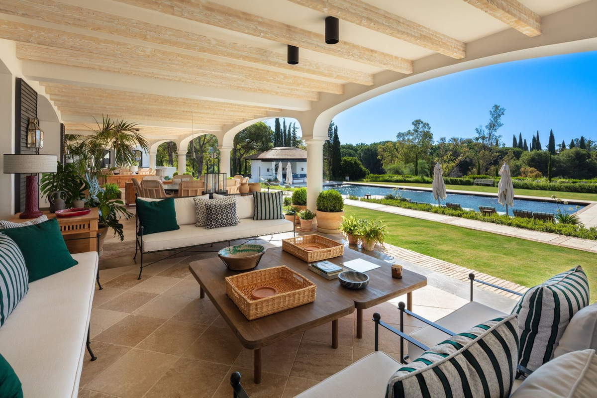 R4452358 - 16 Bedroom Villa in Marbella, Malaga