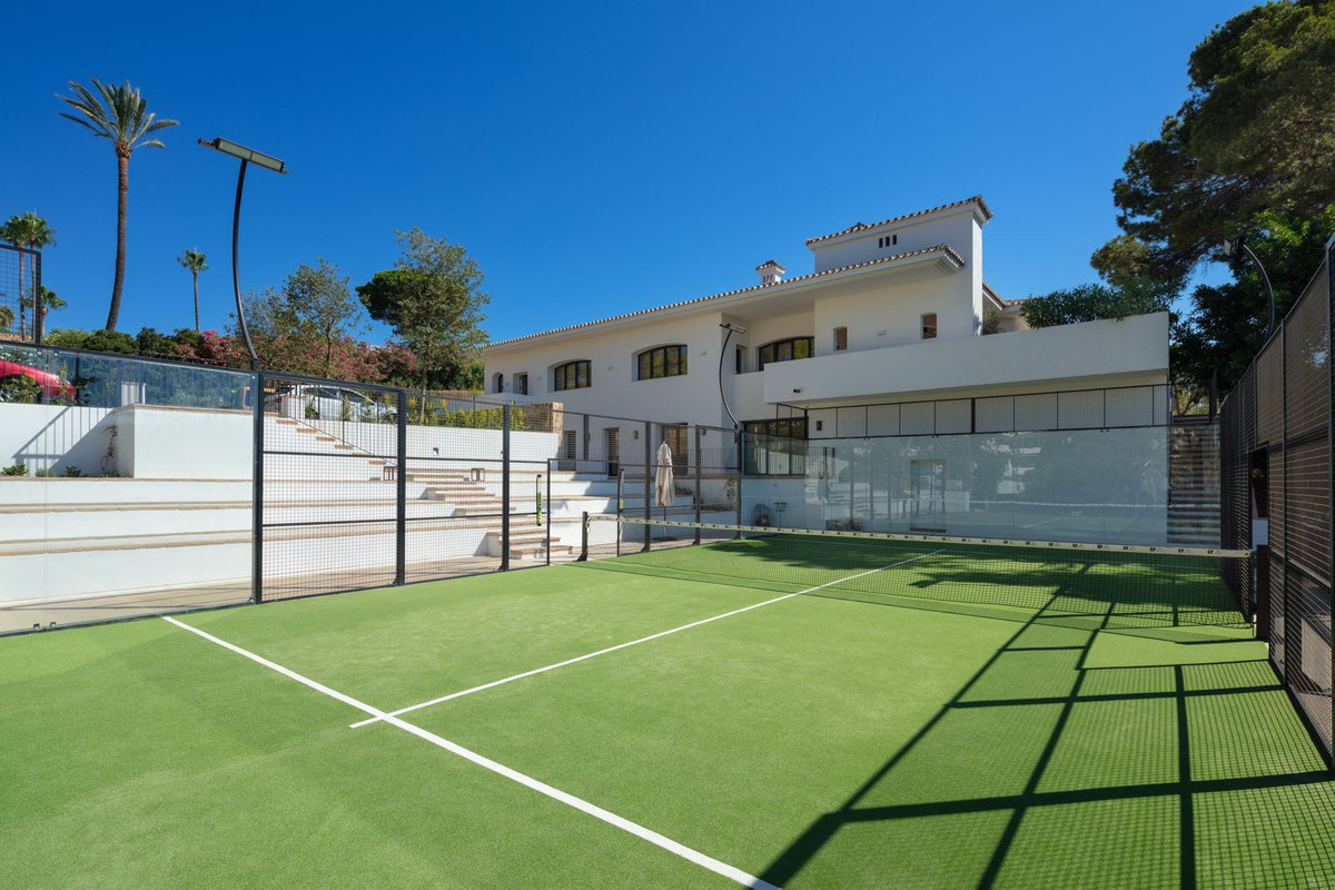 R4452358 - 16 Bedroom Villa in Marbella, Malaga