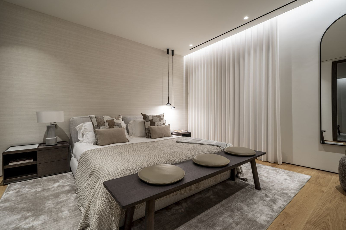 R4913251 - 5 Bedroom Apartment in Marbella, Malaga