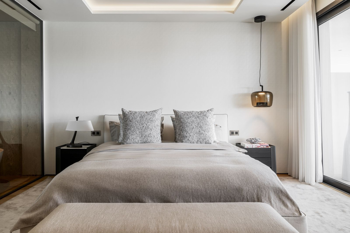 R4913251 - 5 Bedroom Apartment in Marbella, Malaga