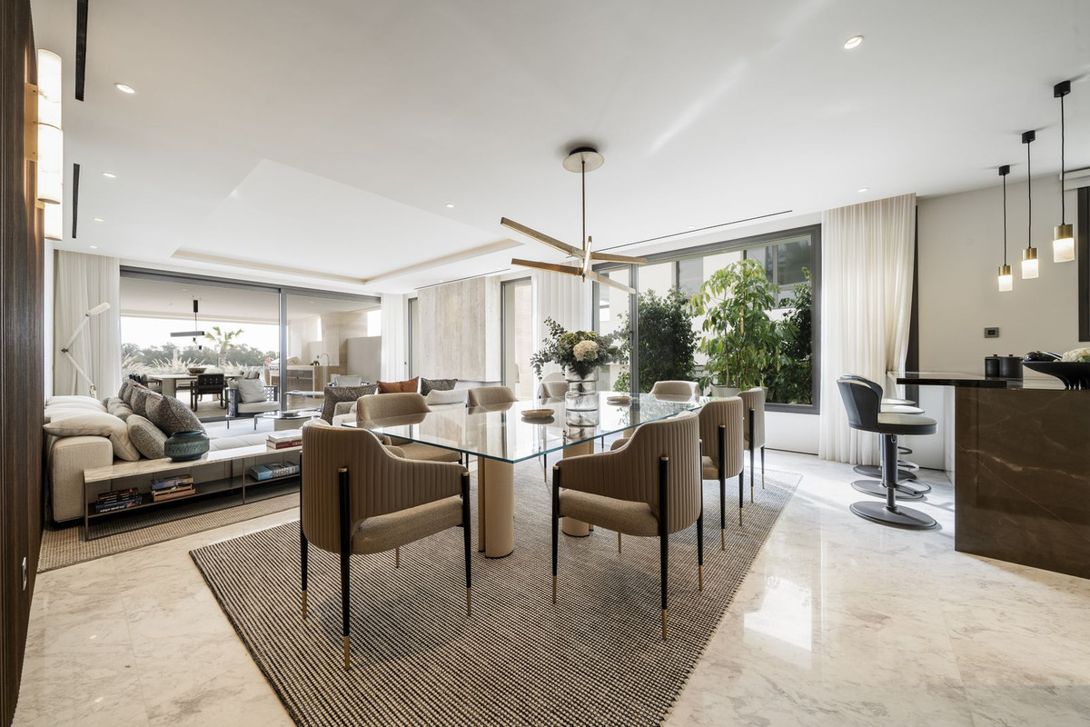R4913251 - 5 Bedroom Apartment in Marbella, Malaga