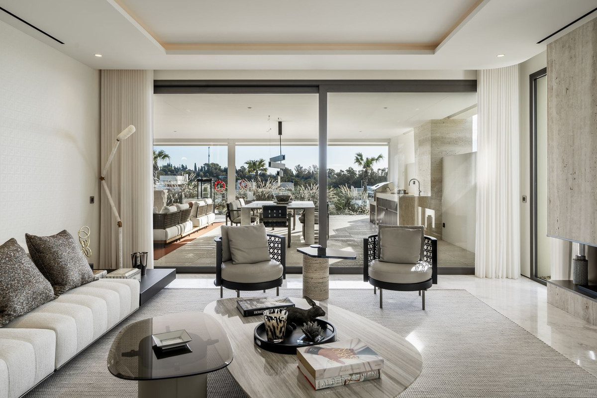 R4913251 - 5 Bedroom Apartment in Marbella, Malaga
