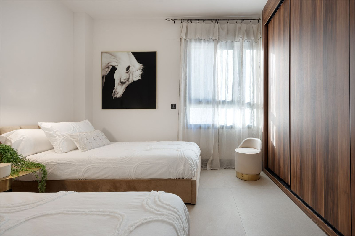 R4902445 - 3 Bedroom Apartment in Marbella, Malaga