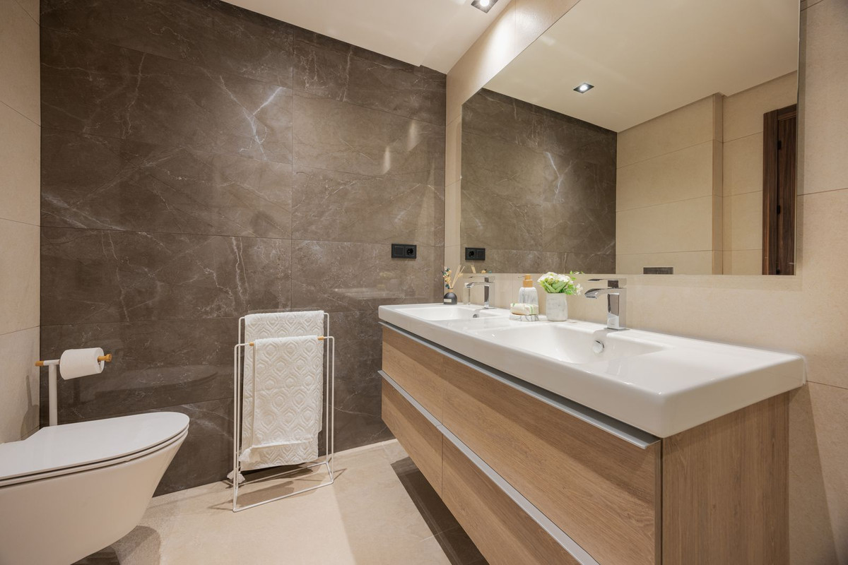 R4902445 - 3 Bedroom Apartment in Marbella, Malaga