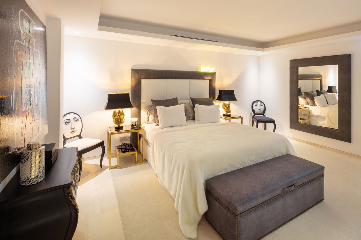 R4905736 - 7 Bedroom Villa in Marbella, Malaga