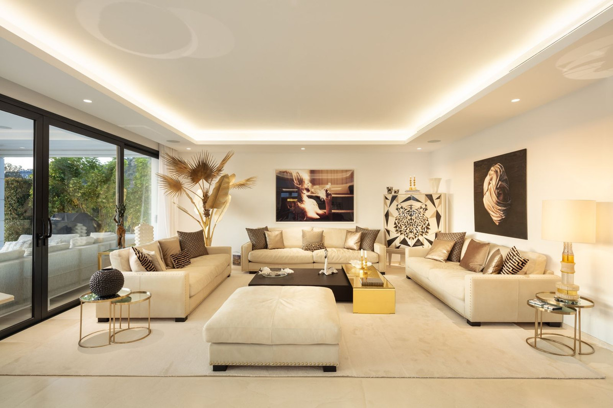 R4905736 - 7 Bedroom Villa in Marbella, Malaga