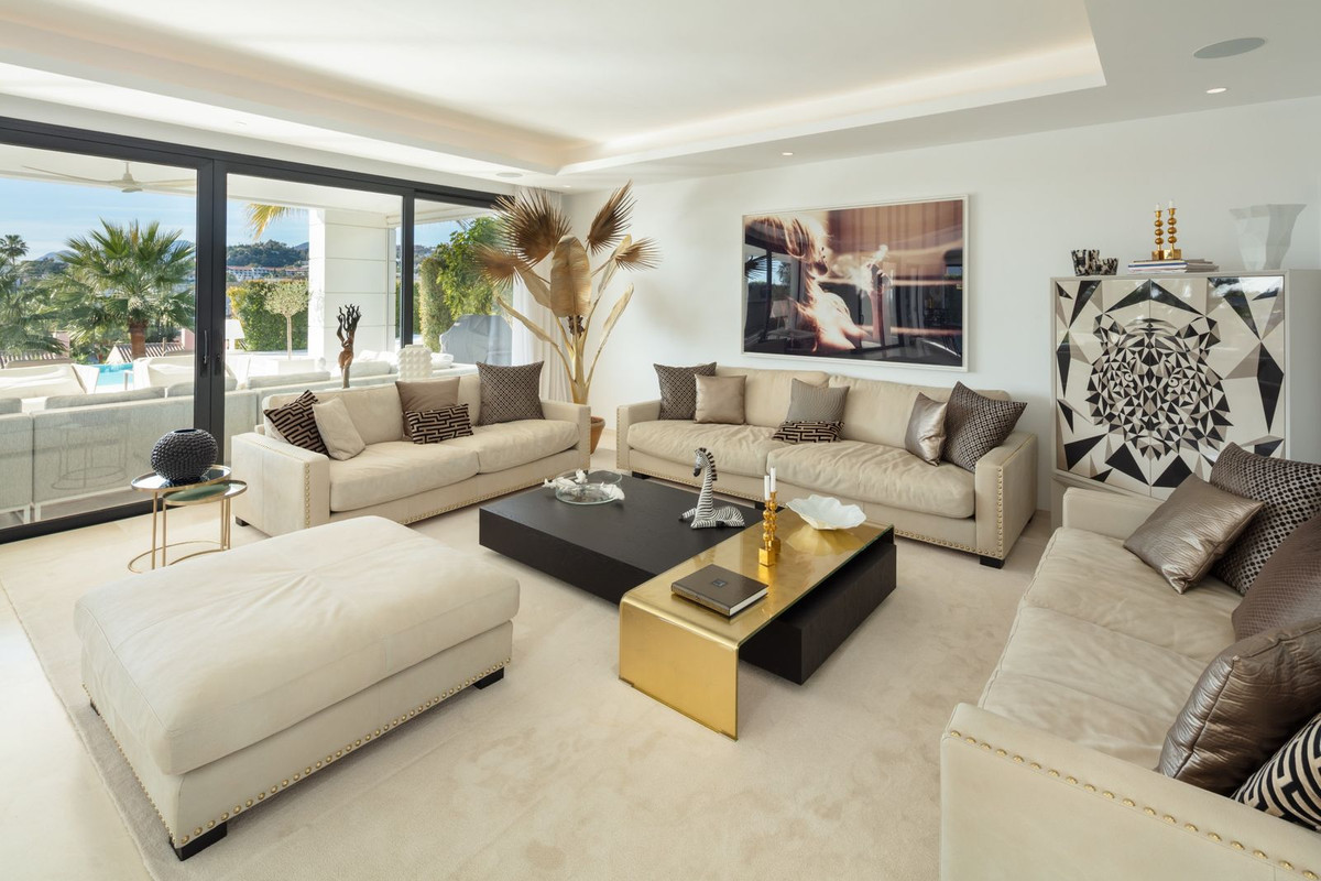 R4905736 - 7 Bedroom Villa in Marbella, Malaga