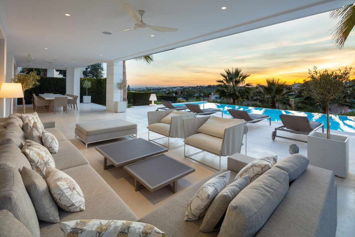 R4905736 - 7 Bedroom Villa in Marbella, Malaga
