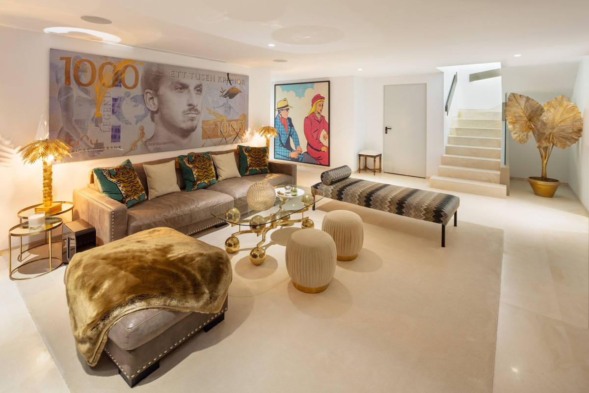 R4905736 - 7 Bedroom Villa in Marbella, Malaga