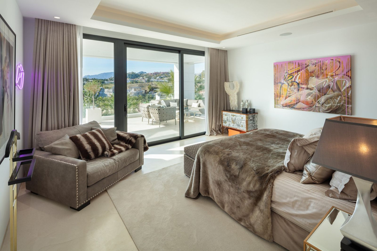 R4905736 - 7 Bedroom Villa in Marbella, Malaga