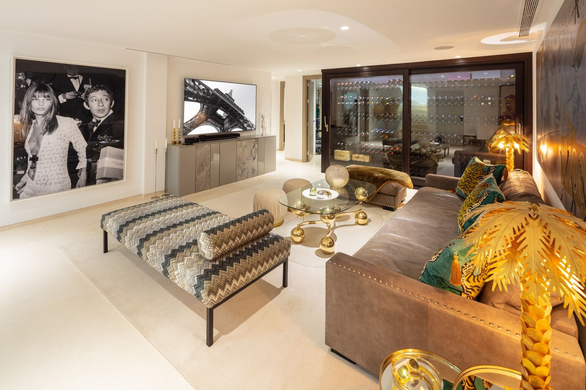 R4905736 - 7 Bedroom Villa in Marbella, Malaga
