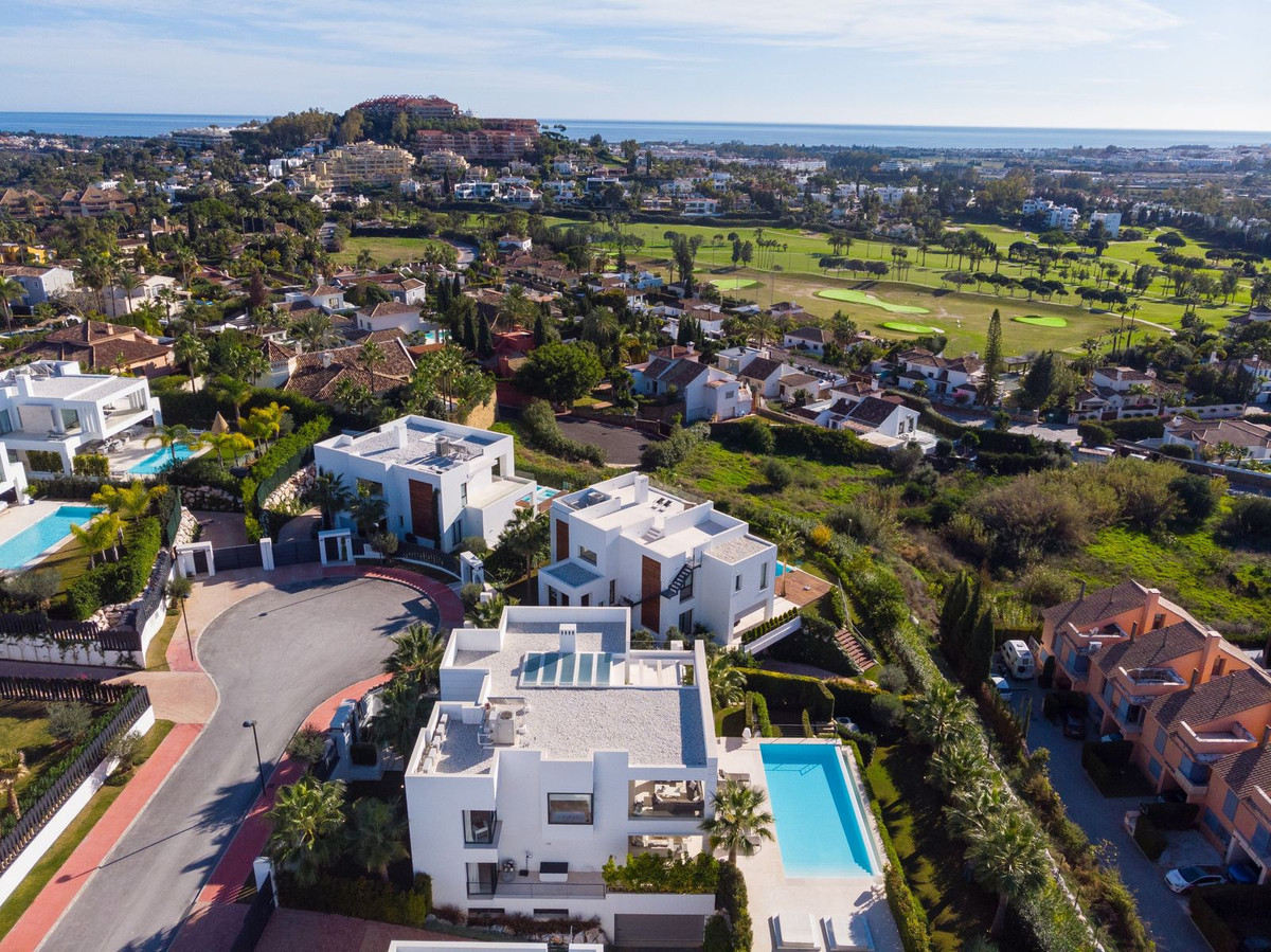 R4905736 - 7 Bedroom Villa in Marbella, Malaga