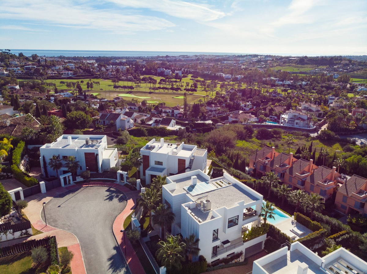 R4905736 - 7 Bedroom Villa in Marbella, Malaga