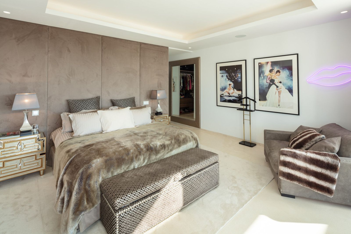 R4905736 - 7 Bedroom Villa in Marbella, Malaga