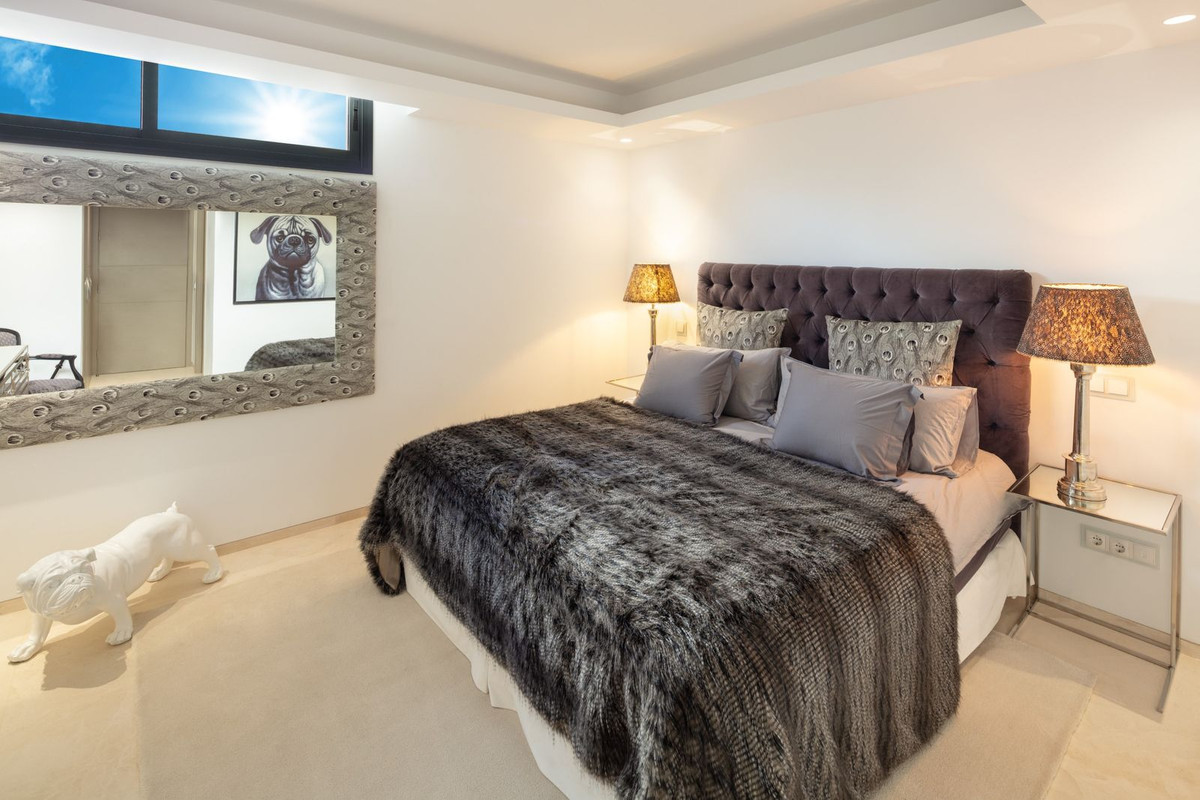 R4905736 - 7 Bedroom Villa in Marbella, Malaga