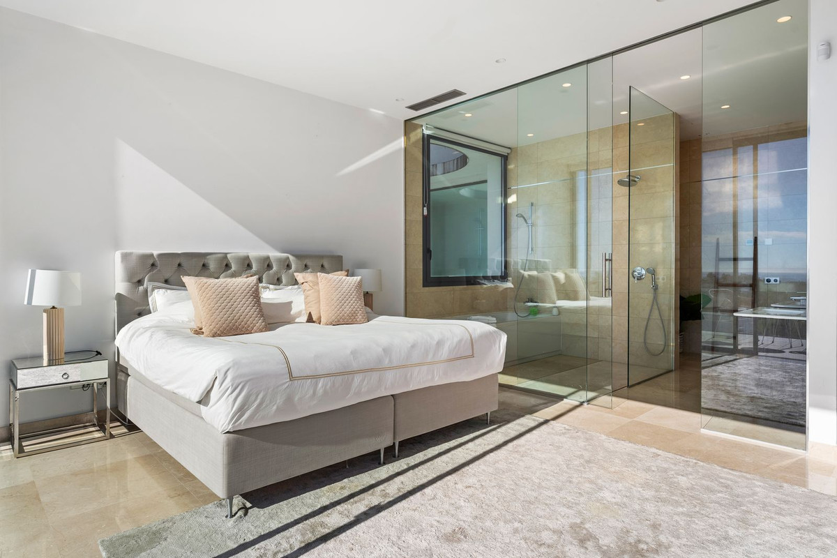 R4936126 - 5 Bedroom Villa in Benahavis, Malaga