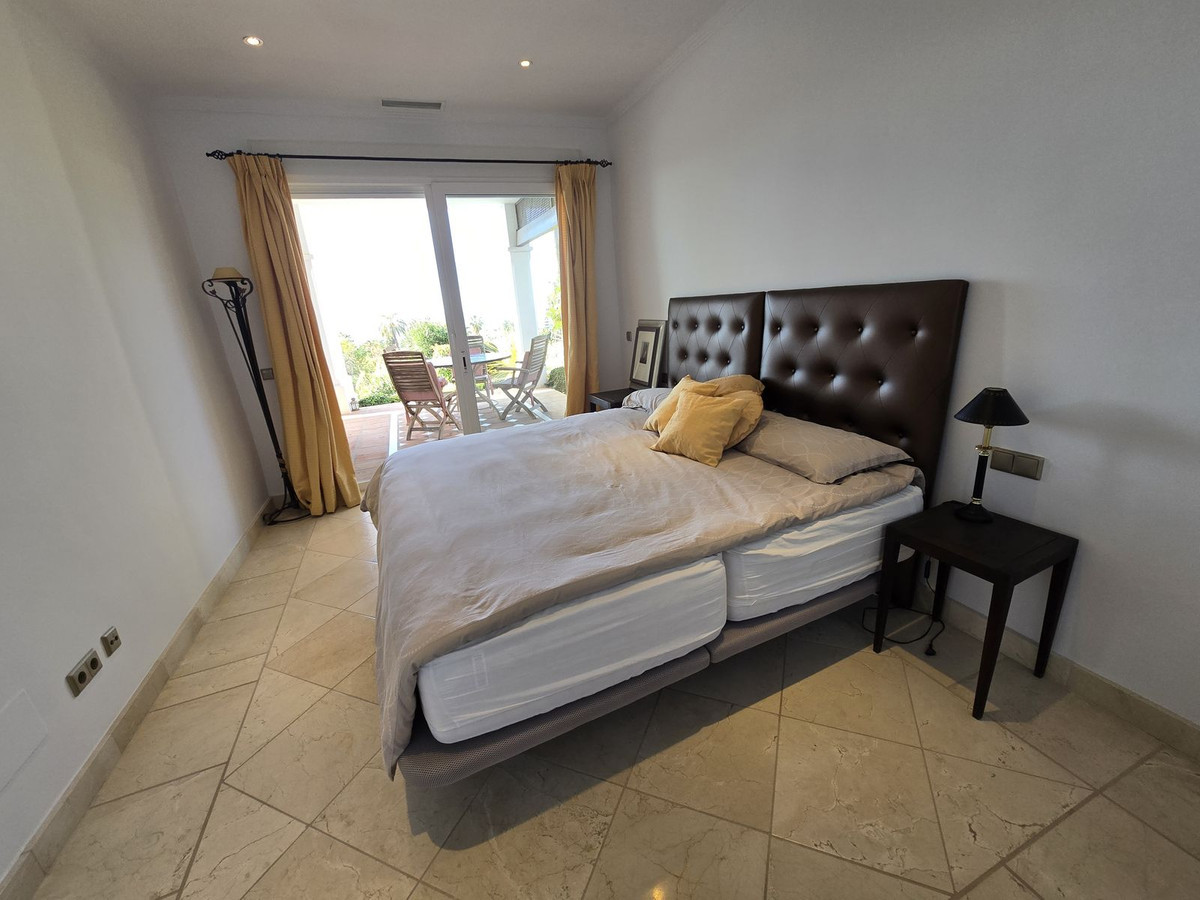 R4979566 - 4 Bedroom Villa in Marbella, Malaga