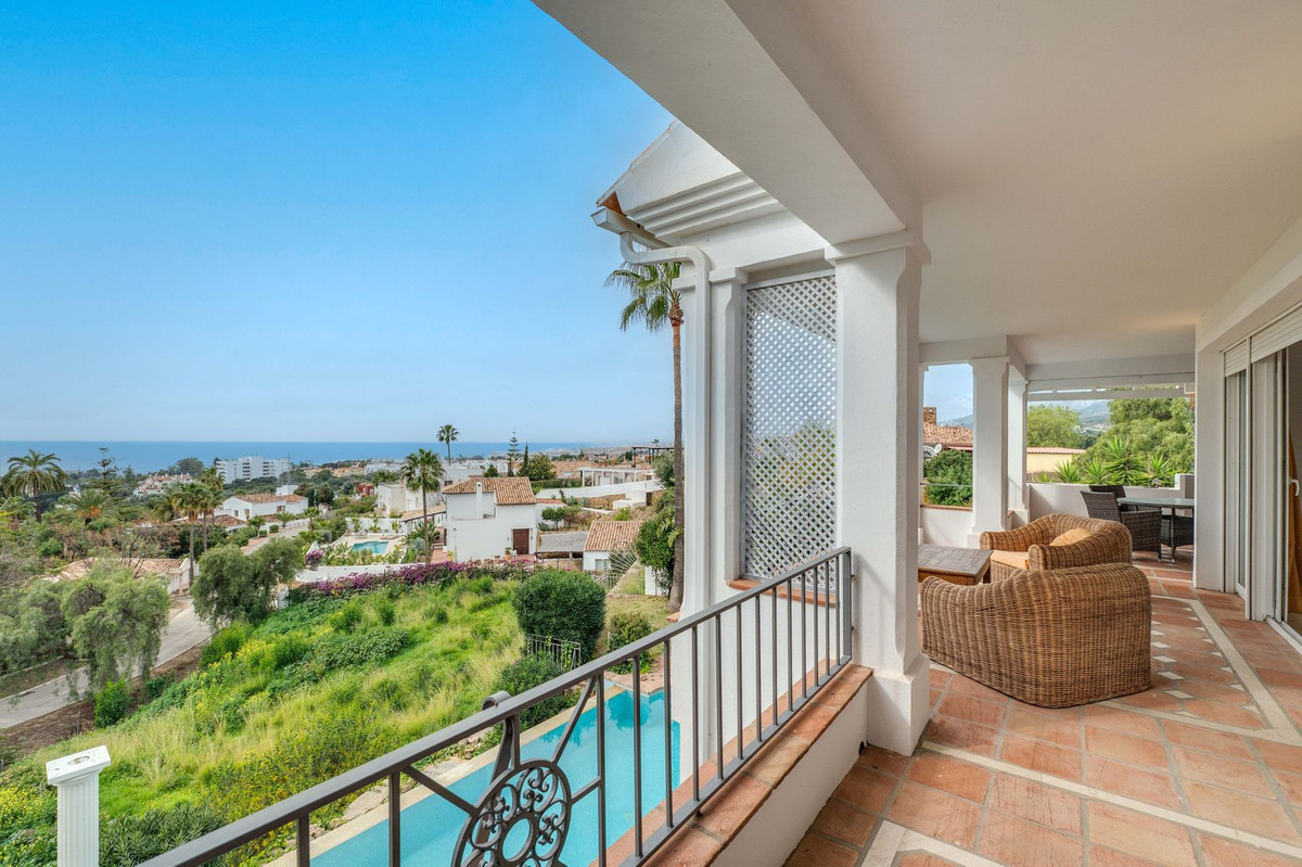 R4979566 - 4 Bedroom Villa in Marbella, Malaga