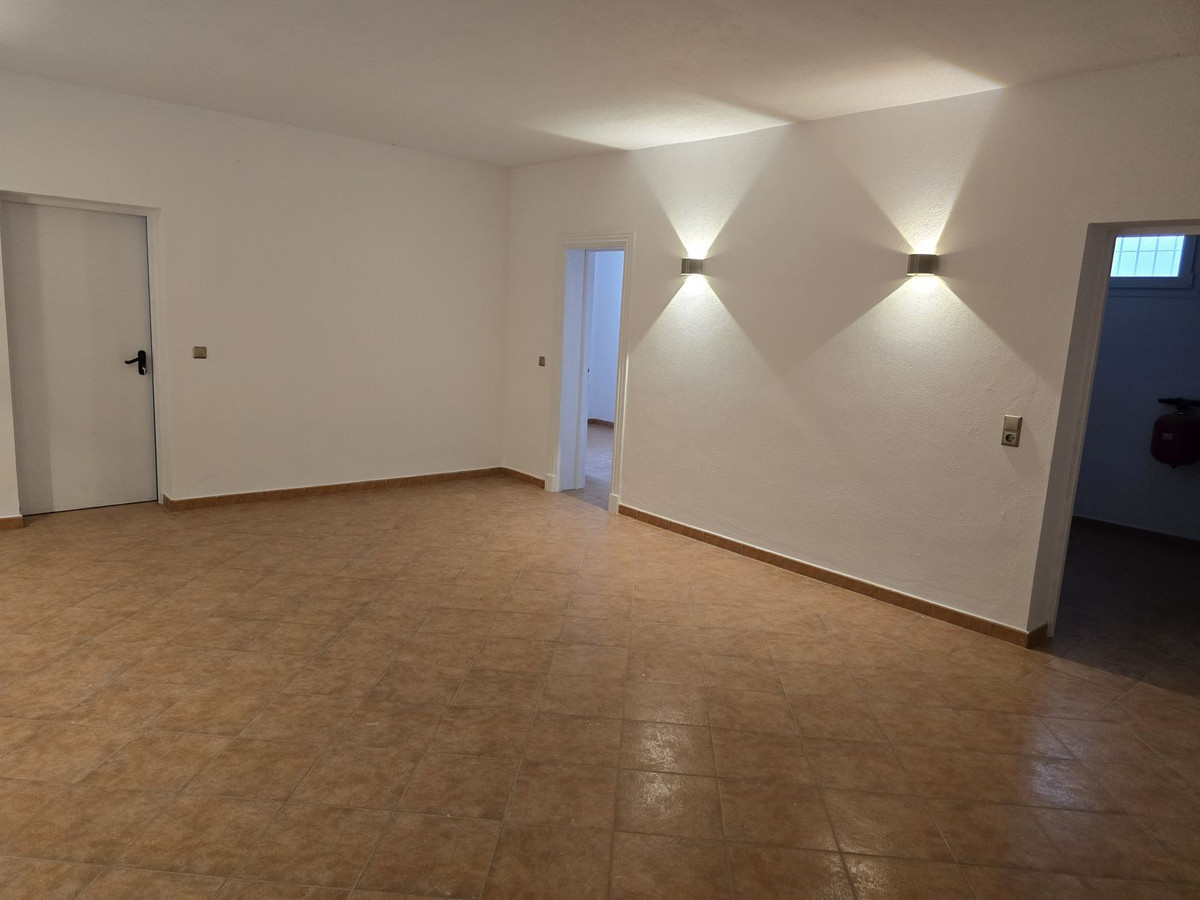 R4979566 - 4 Bedroom Villa in Marbella, Malaga