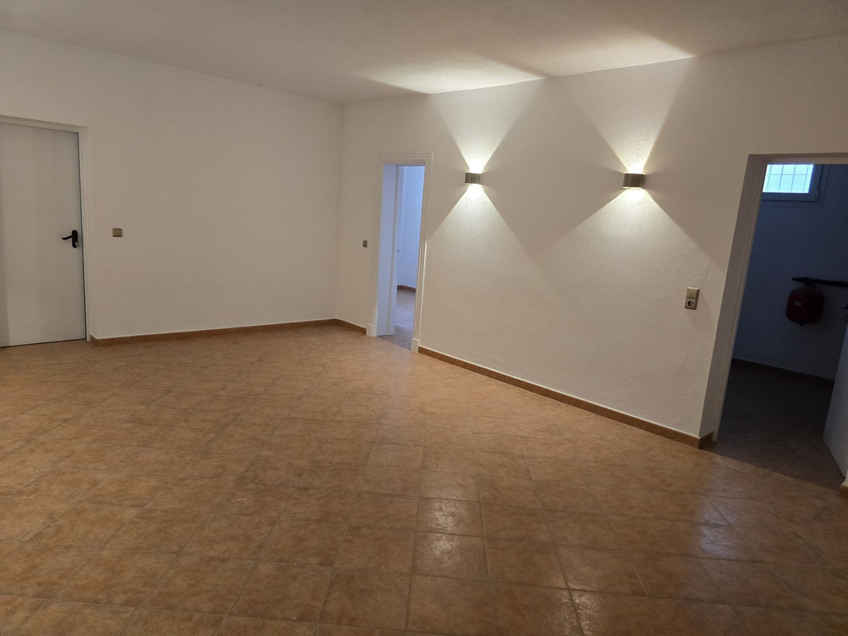 R4979566 - 4 Bedroom Villa in Marbella, Malaga