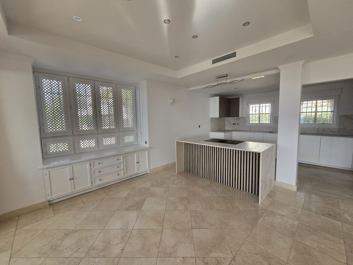 R4979566 - 4 Bedroom Villa in Marbella, Malaga