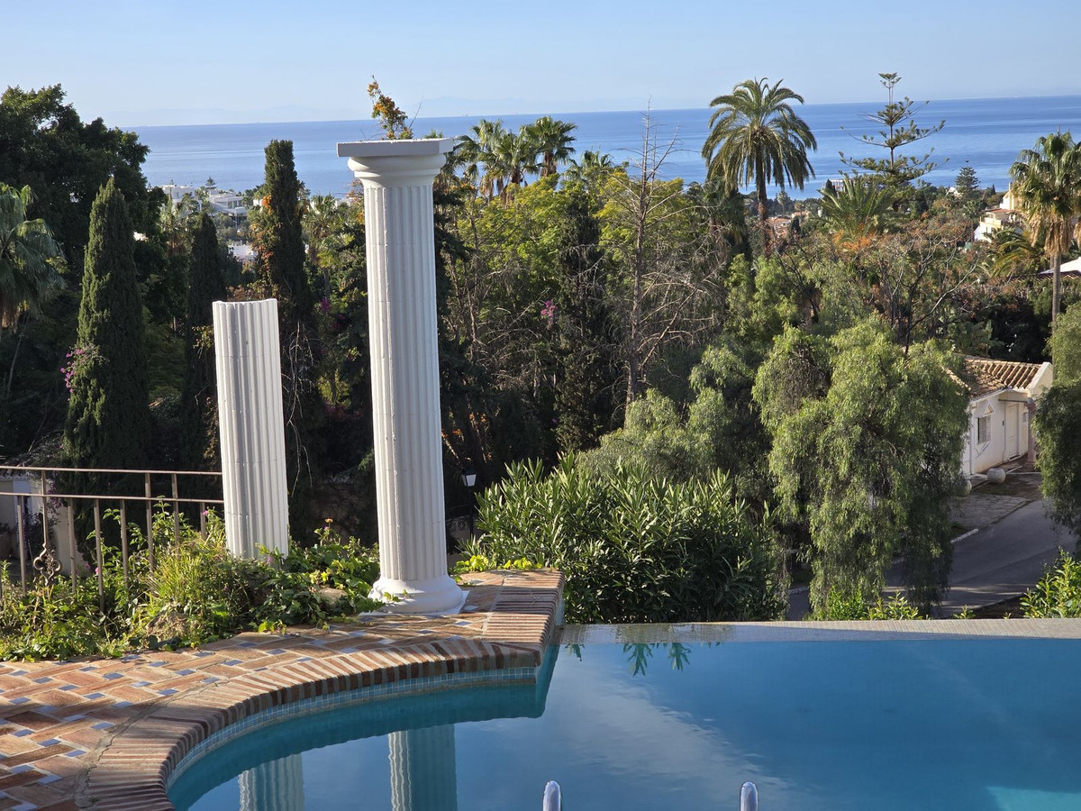 R4979566 - 4 Bedroom Villa in Marbella, Malaga