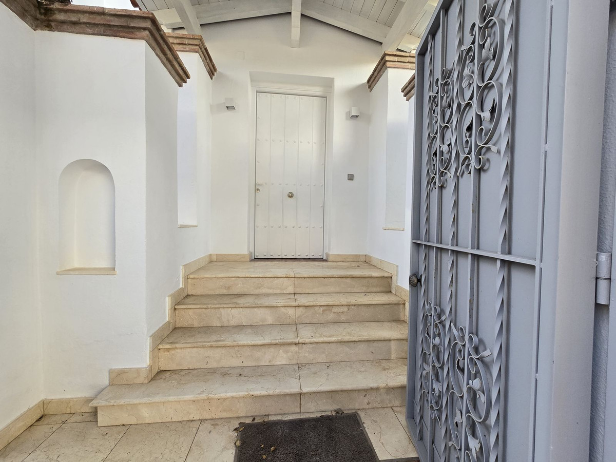 R4979566 - 4 Bedroom Villa in Marbella, Malaga