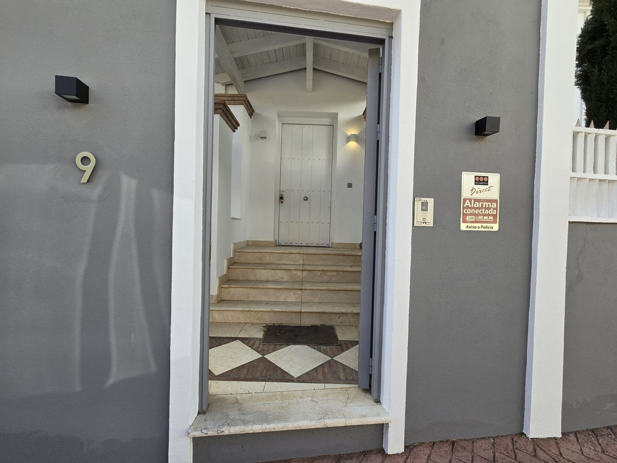 R4979566 - 4 Bedroom Villa in Marbella, Malaga