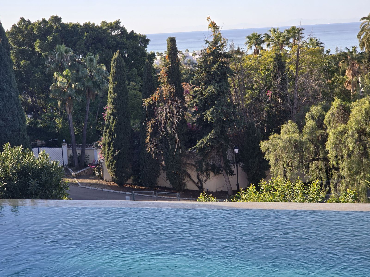 R4979566 - 4 Bedroom Villa in Marbella, Malaga