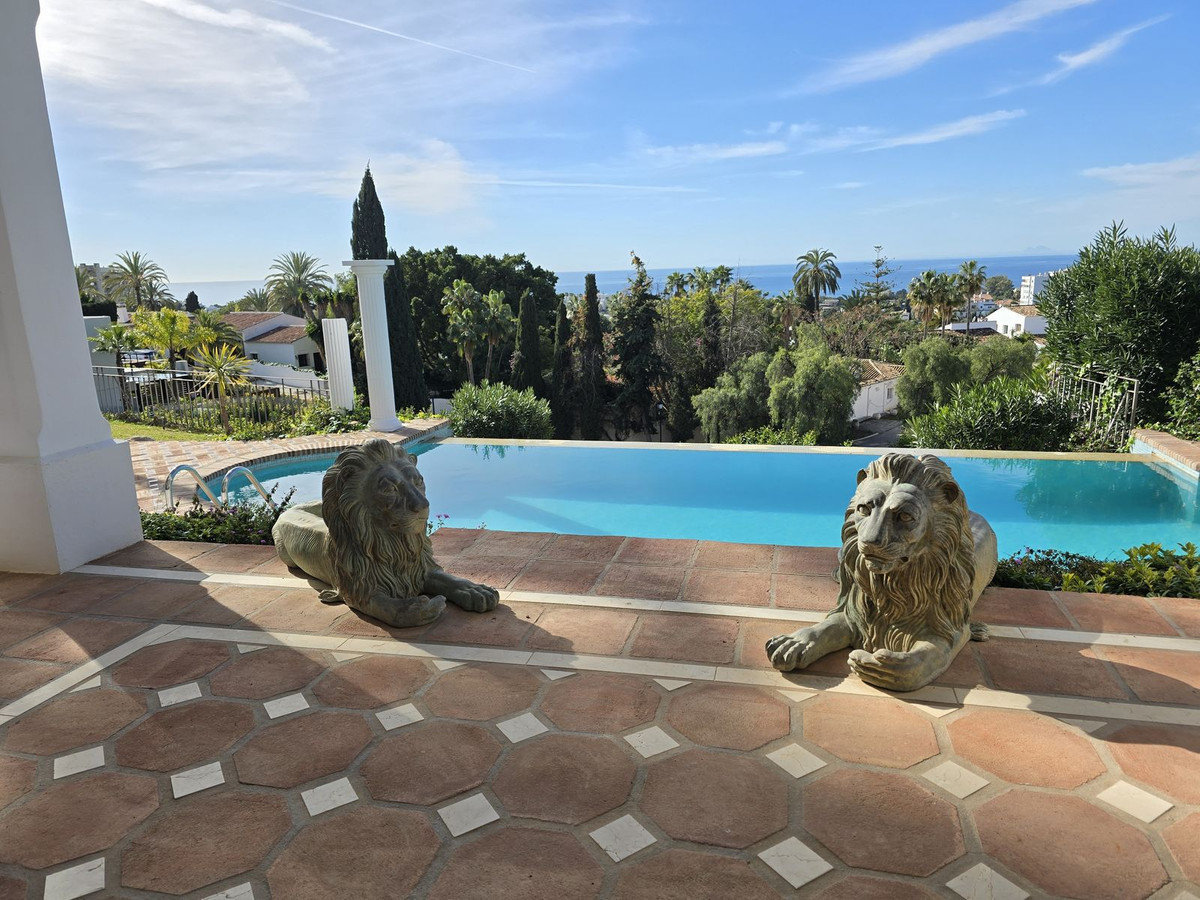 R4979566 - 4 Bedroom Villa in Marbella, Malaga