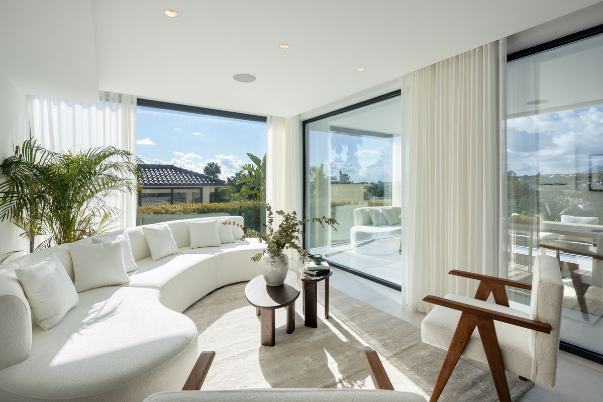 R4966810 - 6 Bedroom Villa in Marbella, Malaga