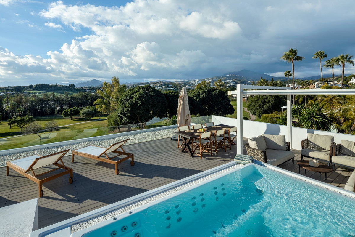 R4966810 - 6 Bedroom Villa in Marbella, Malaga