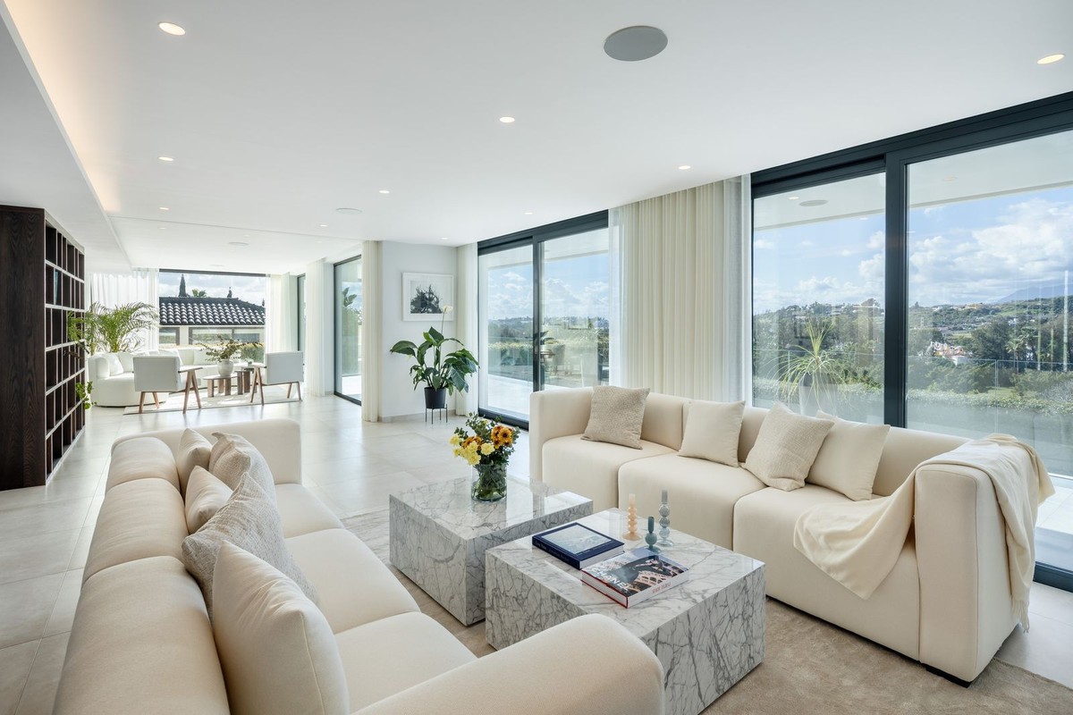 R4966810 - 6 Bedroom Villa in Marbella, Malaga