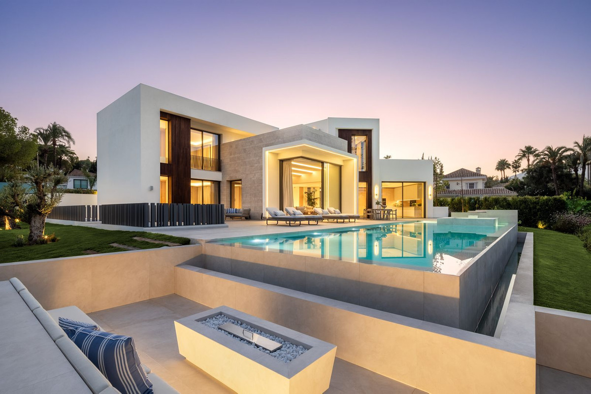 R4966585 - 5 Bedroom Villa in Marbella, Malaga R4966585 - 5 Bedroom Villa in Marbella, Malaga