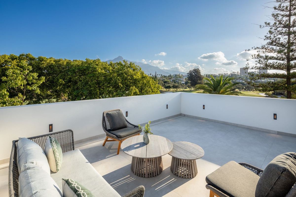 R4966585 - 5 Bedroom Villa in Marbella, Malaga