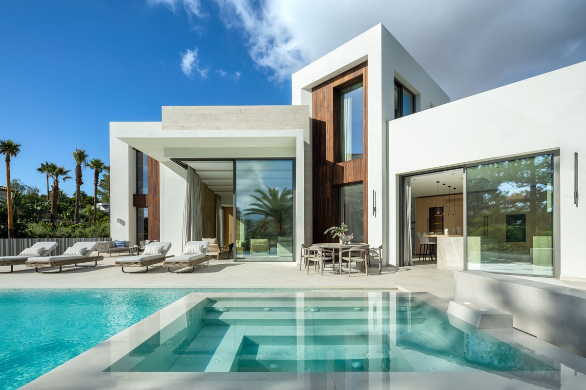 R4966585 - 5 Bedroom Villa in Marbella, Malaga