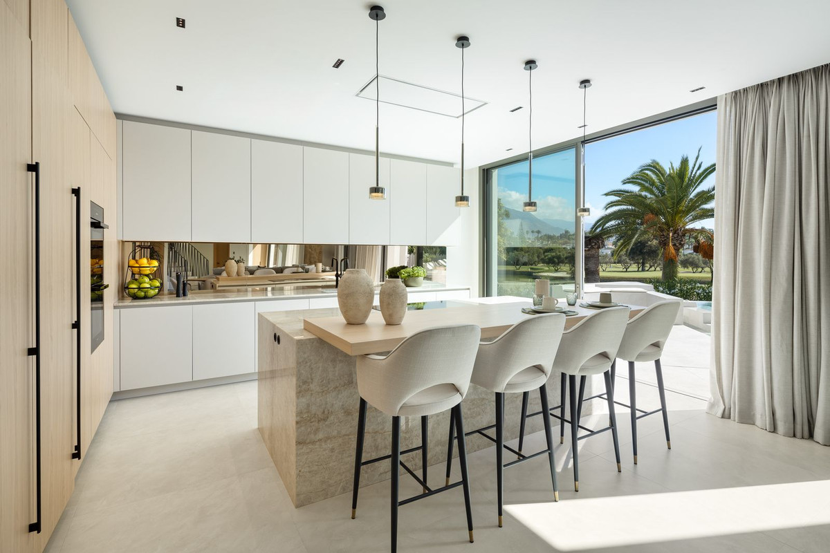 R4966585 - 5 Bedroom Villa in Marbella, Malaga