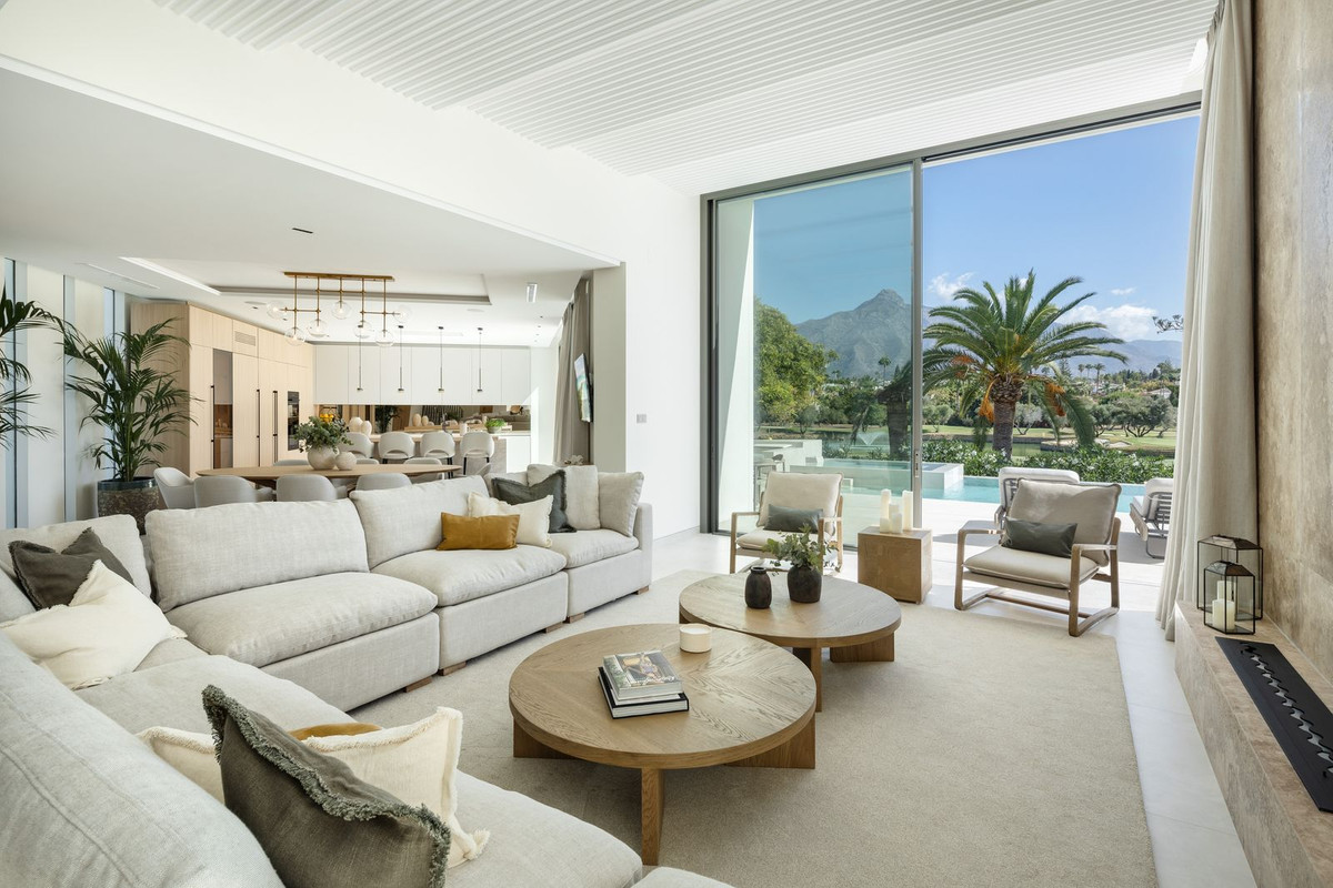 R4966585 - 5 Bedroom Villa in Marbella, Malaga