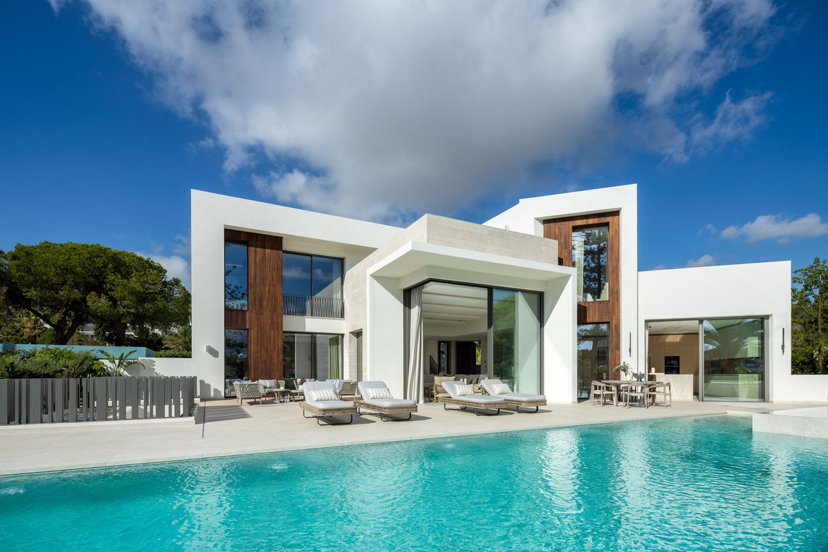 R4966585 - 5 Bedroom Villa in Marbella, Malaga