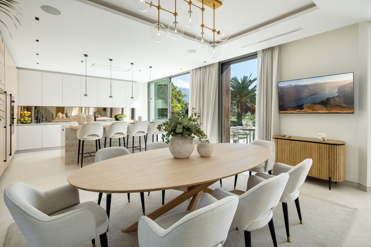 R4966585 - 5 Bedroom Villa in Marbella, Malaga