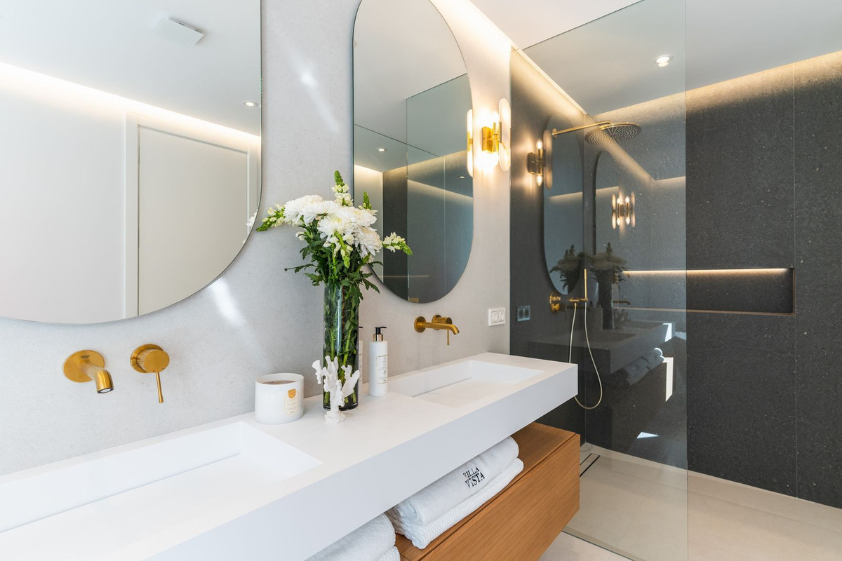 R4990411 - 4 Bedroom Villa in Marbella, Malaga