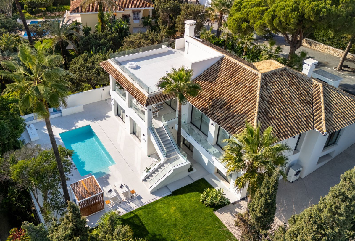 R4990411 - 4 Bedroom Villa in Marbella, Malaga