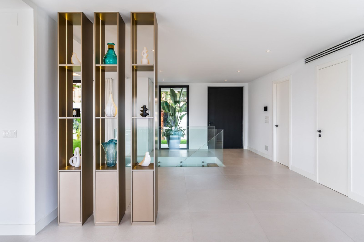 R4990411 - 4 Bedroom Villa in Marbella, Malaga