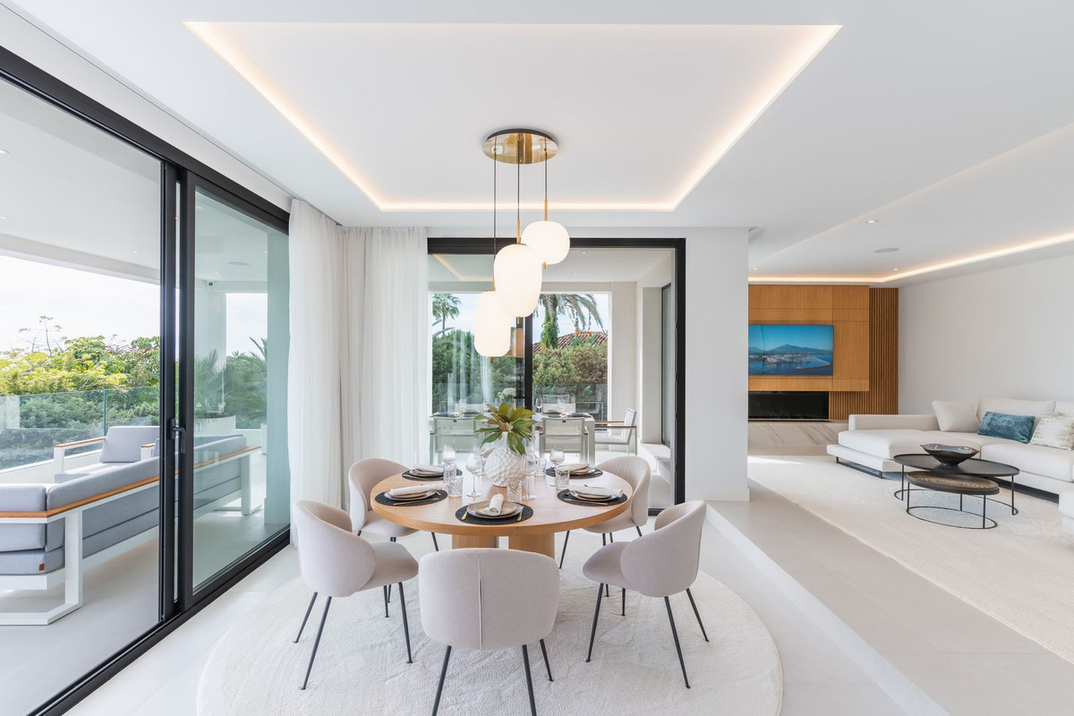 R4990411 - 4 Bedroom Villa in Marbella, Malaga