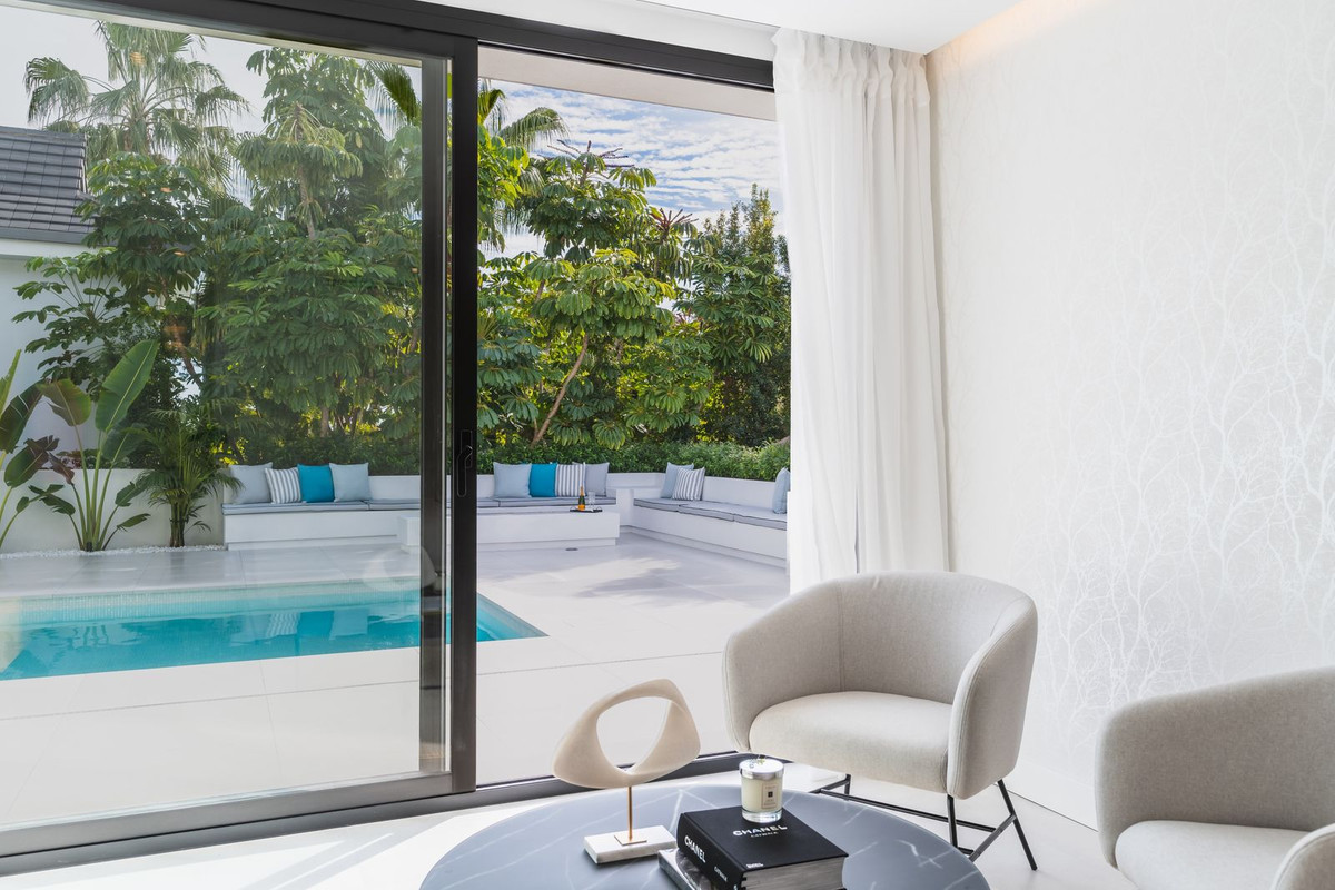 R4990411 - 4 Bedroom Villa in Marbella, Malaga