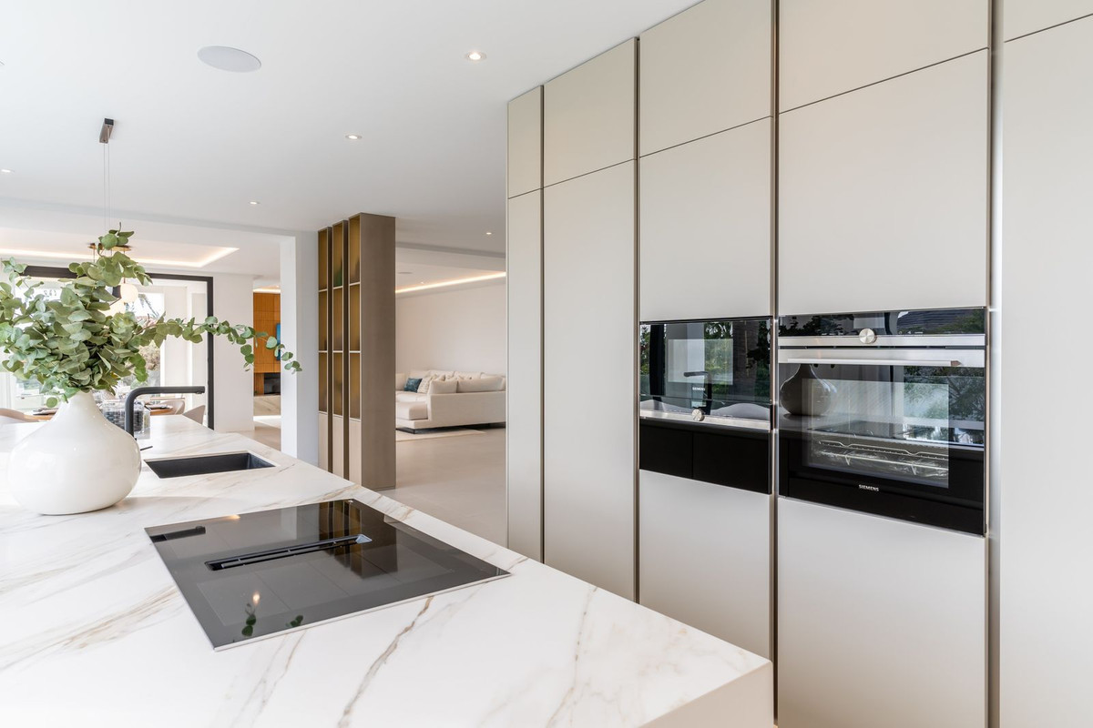 R4990411 - 4 Bedroom Villa in Marbella, Malaga