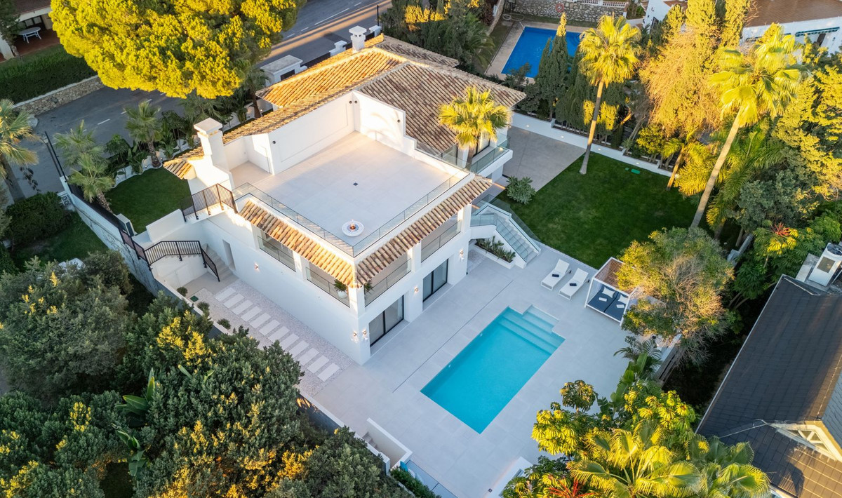 R4990411 - 4 Bedroom Villa in Marbella, Malaga