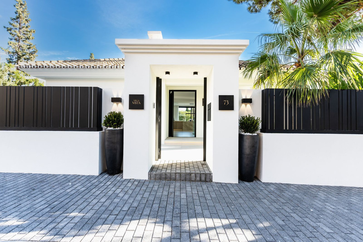 R4990411 - 4 Bedroom Villa in Marbella, Malaga