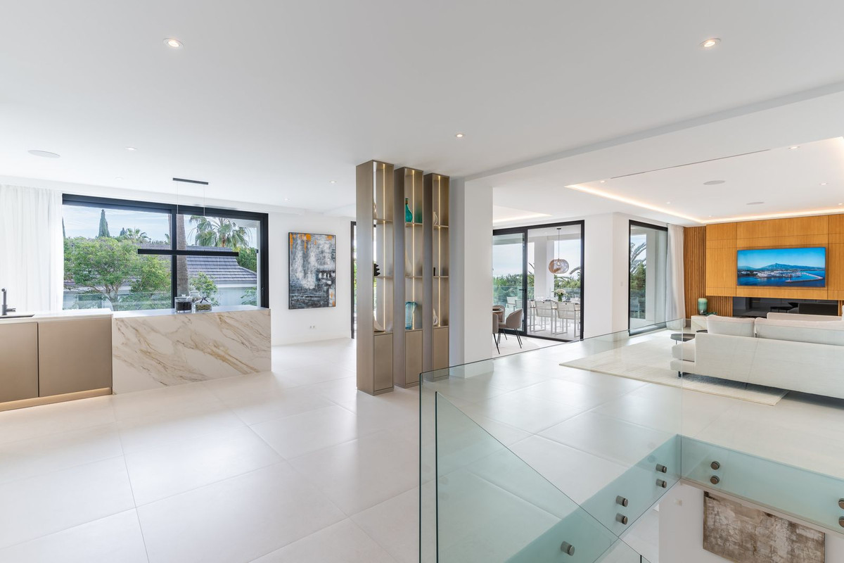 R4990411 - 4 Bedroom Villa in Marbella, Malaga
