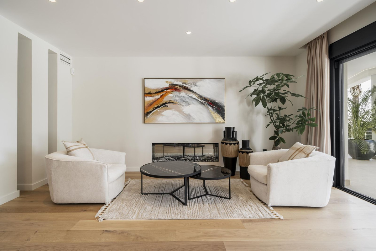 R4990444 - 5 Bedroom Villa in Marbella, Malaga
